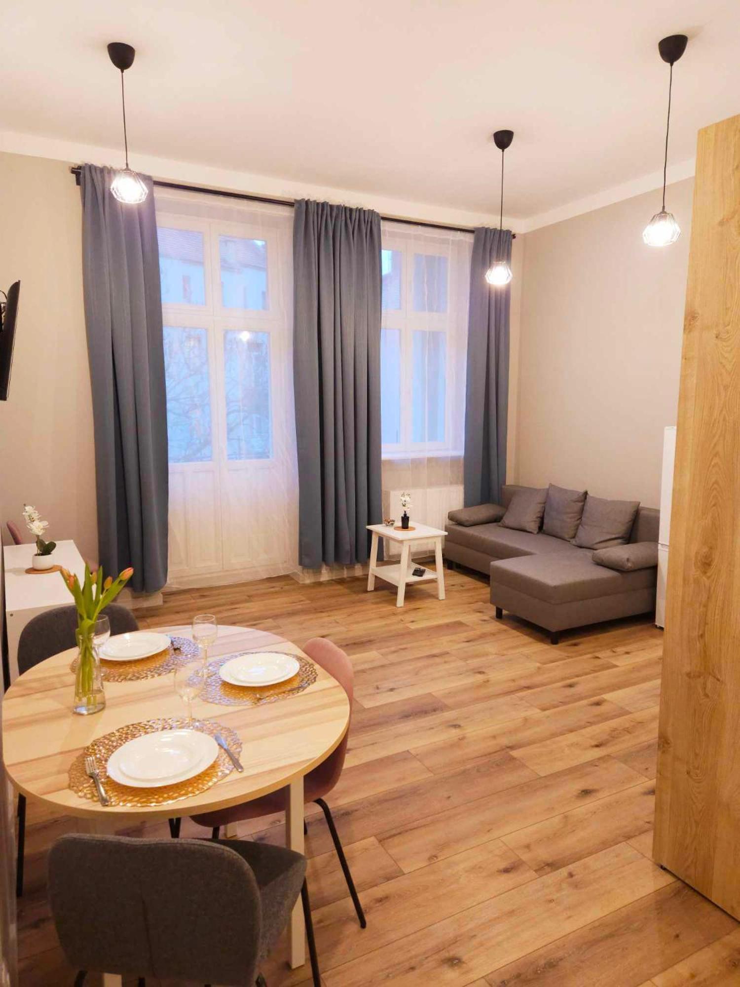 Justinrent 3 Apartment Legnica Bagian luar foto