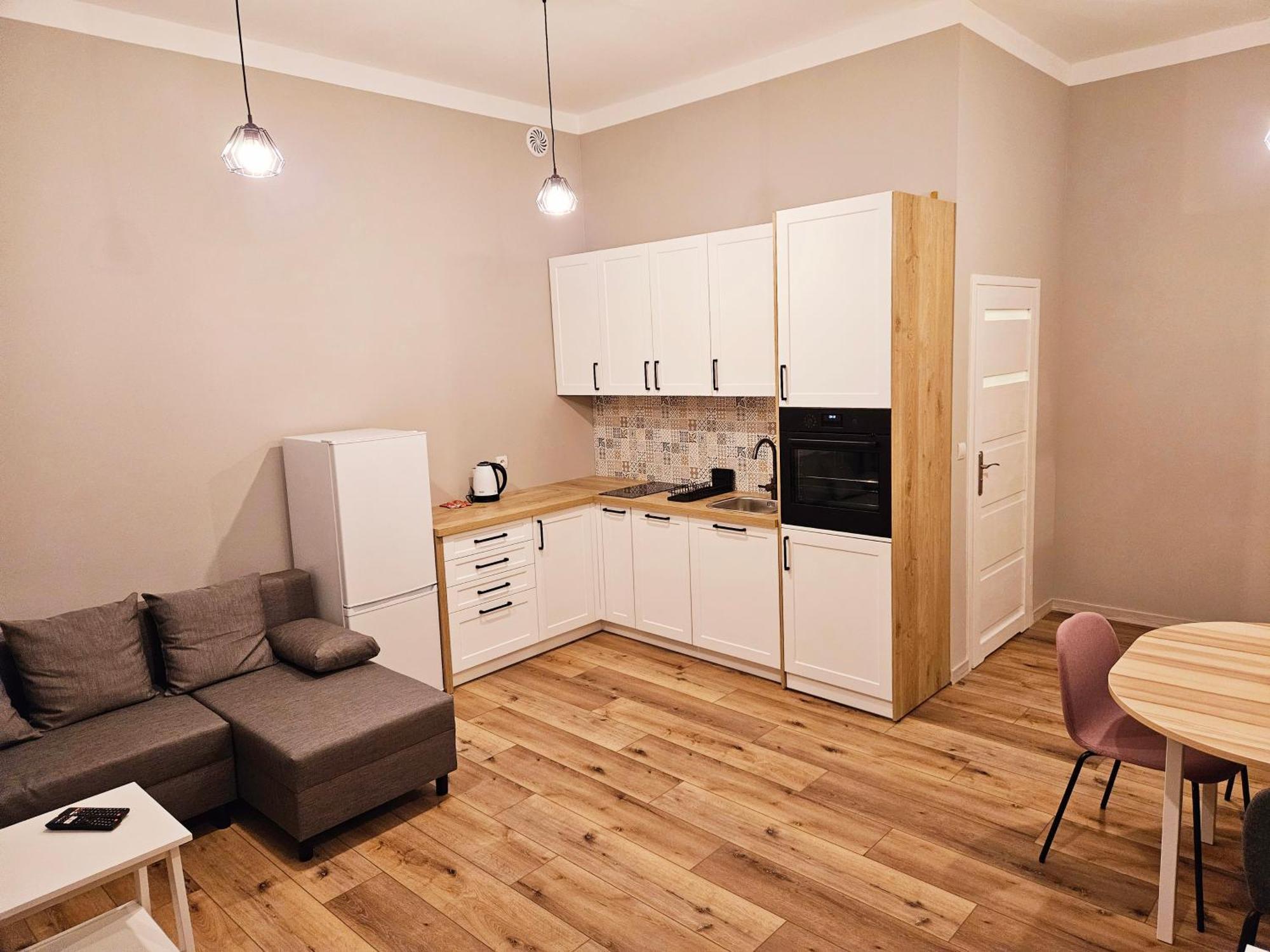 Justinrent 3 Apartment Legnica Bagian luar foto