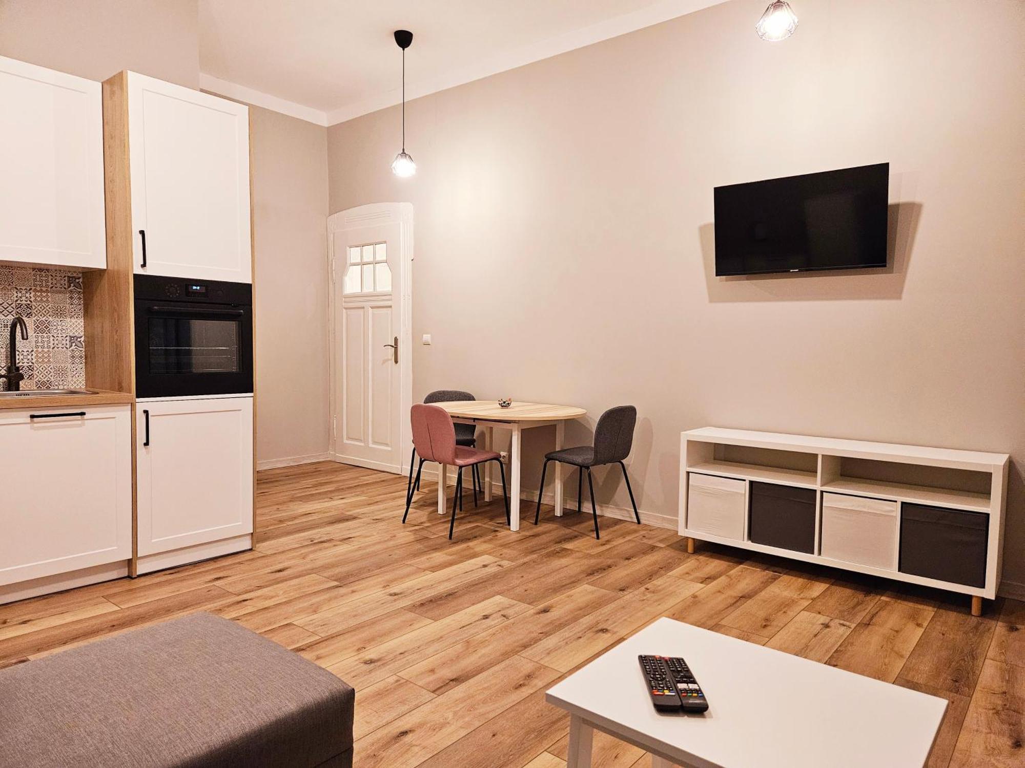 Justinrent 3 Apartment Legnica Bagian luar foto